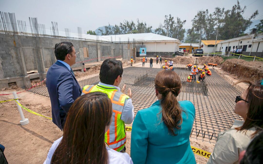 Presidenta Castro supervisa construcción de búnker oncológico en Hospital San Felipe