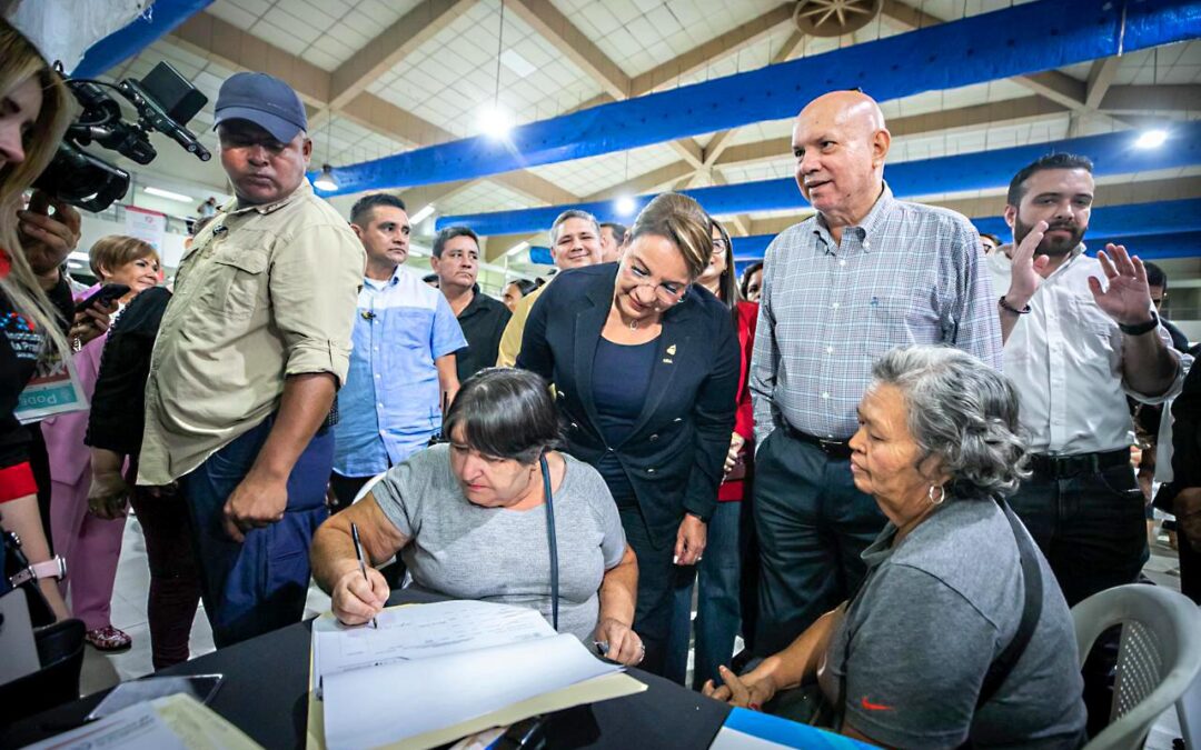 Histórico: Xiomara Castro garantiza legalidad y esperanza con 3,500 títulos de propiedad en San Pedro Sula